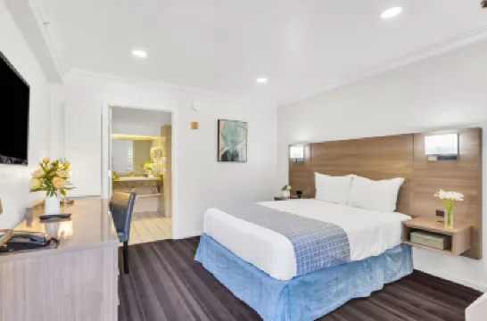 Napa Valley Hotel & Suites Hotels near Uptown Theater