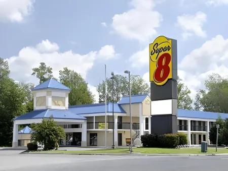 Super 8 by Wyndham Ruther Glen Kings Dominion Area Отели в г. Досуэлл