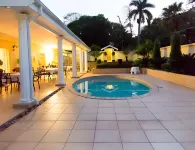 La Barune Guest House - Hot Tub