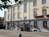 Boutique Hotel Yöpuu فنادق في 