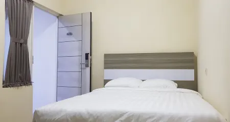 Crystal Inn Отели в г. Purworejo