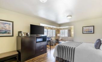 Best Western Plus Edmonds Harbor Inn