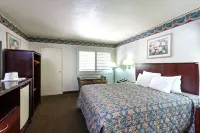 Travelodge by Wyndham Long Beach Convention Center