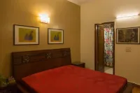 Room in BB - Hauz Khas 3 Rooms Bnb