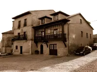 Akla Suites Con Jacuzzi Santillana Hotels near Cave of Altamira