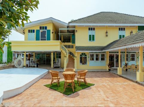 รูมเควสต์ บ้านคุณพระ ดิ ไอโคนิค เรสซิเดนซ์