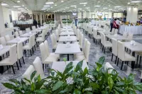 Grand Hotel Zhemchuzhina - 朝食