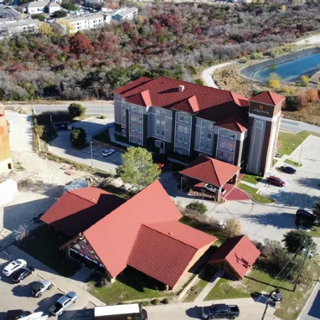 La Quinta Inn & Suites by Wyndham Fort Worth - Lake Worth