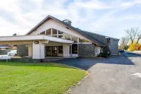 Econo Lodge Inn & Suites Colonie Center Mall Hotels in Westmere