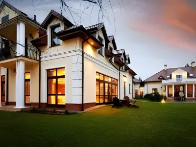 Dwór Konstancin Hotels in Gora Kalwaria