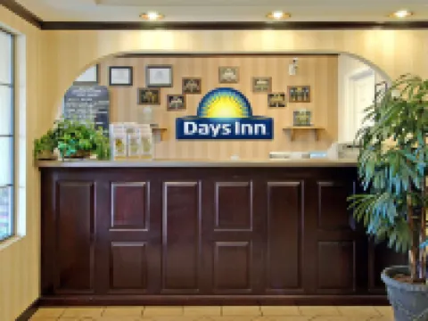Days Inn & Suites by Wyndham Fort Valley Hotels in Peach County