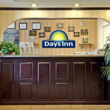 Days Inn & Suites by Wyndham Fort Valley