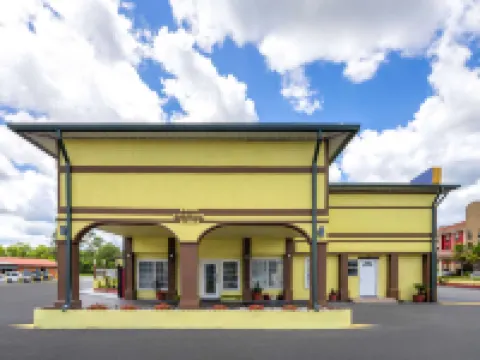 デイズ イン バイ ウィンダム ウェイクロス ウェークロスのホテル