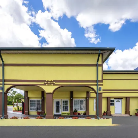 Days Inn by Wyndham Waycross