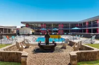 Econo Lodge - Pools