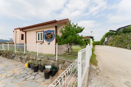 Yeoncheon Dograng Dog Pension Отели рядом со станцией Yeoncheon Station