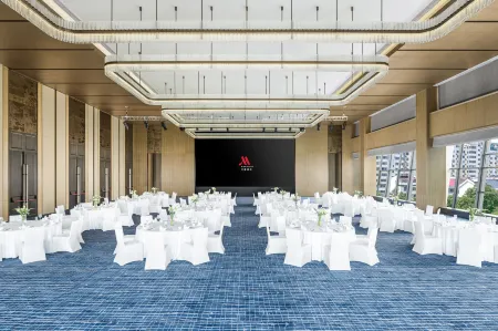 Luoyang Marriott Hotel Отели рядом с достопримечательностью «Luoyang New District Gymnasium»