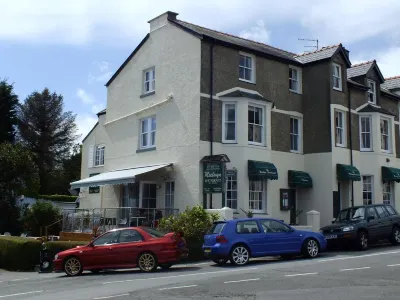 The Moelwyn Hotel & Restaurant Hoteles en Trefor