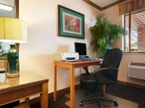 Super 8 by Wyndham Peoria Hotels in Peoria