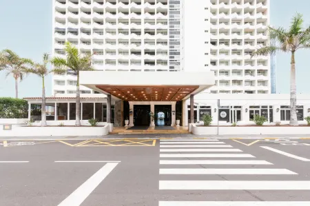 Precise Resort Tenerife Отели в г. Лос-Реалехос