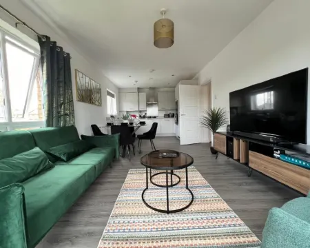 Modern 2 bedroom apartment Hotels in Sittingbourne