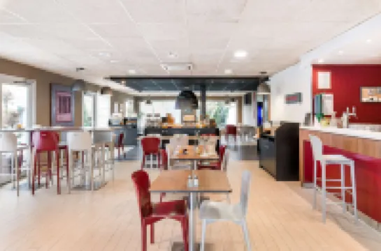 โรงแรมก็องปานีล เจเนฟ แอโรปอร์ต ปาเลกซ์โป