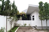 Casuarina Villa Bandung Các khách sạn ở Regol