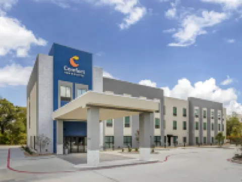 Comfort Inn & Suites Huntsville Near University Hotels in Walker County