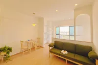 Tuwu Theme Apartment (Jiashan Railway Station Renmin Avenue)