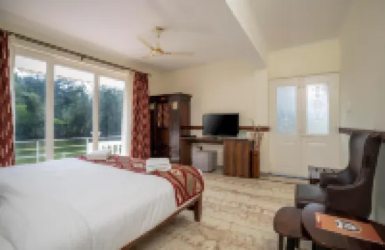 Stone Wood Riverfront Resort, Siolim