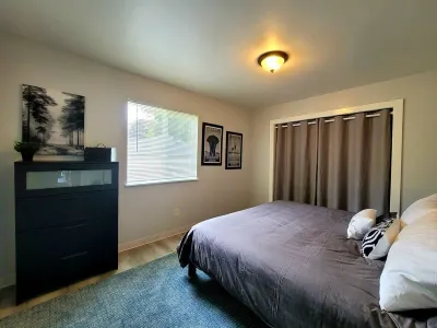 Peaceful and Cozy 3 Bedroom Home Hotels near Target II PARTY SHOPPE