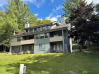 Cozy 5 Bed 3 Bath Townhome across from Loon Mountain