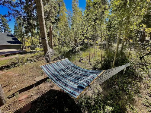 Black Hawk Mountain Retreat: pool table, foosball, air hockey, workout room!