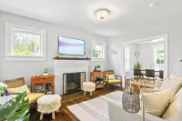 Yellow Bird Cottage - Cozy home minutes from Radford University, with large deck
