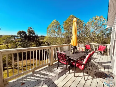 Great Value-Safe Gated Community-Hot Tub-Pool-Clubhouse-Visit the Smokies! Отели рядом с достопримечательностью «Sims Point»