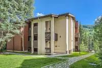 Vail Village 2 BD/2BA condo sleeps 6