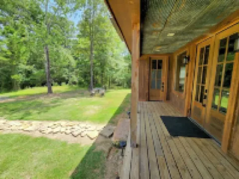 Beautiful rustic cabin on the shores of Greer's Ferry Lake