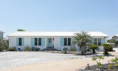 Beautiful Beach Home- 3 min walk to beach-Boat dock in back yard & private pool