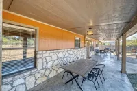 Moon River/Fenced Pool, Close to Golf and Frio, Volleyball, No Bunks, FREE FRIO