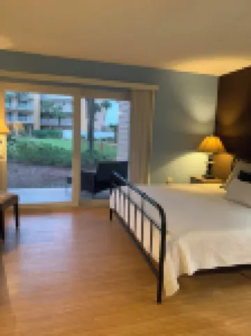 Beachfront Condo, Vibrant, Family-Friendly