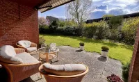 Ferienhaus in Strandnähe mit Etwas Meerblick, Balkon, Loggia, Garten in Meierwik Hotels near Objektservice. Gartenservice. Übersicht und Durchblick