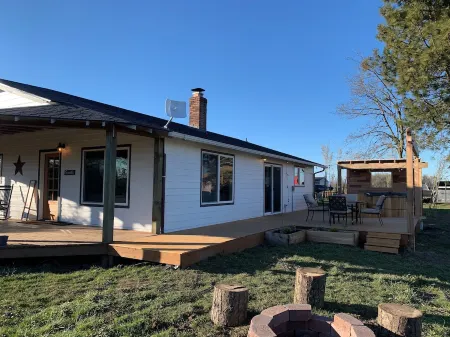 Entire House Luxury Farm Stay w Animals Hot Tub