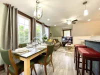 Safe & Trendy Historic Midtown 3rd Floor Riverview Apartment