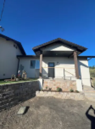 King bed and sunset views pine trees and hiking trails await you! Pinetreepalace