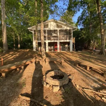 Uncork, Unwind, Relax @ this Family & pet Friendly Lake Home #1