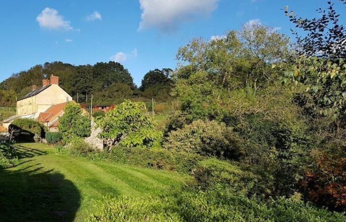 3-4 bed Barn, open living space , pet friendly, rural, with easy access from M4