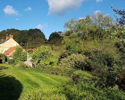 2 bed Barn, open living space , pet friendly, rural, with easy access from M4 Hotels in Usk