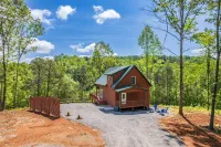 Near2Town/Deck/Views/Hot tub/Fireplace/Fire Pit/Loft