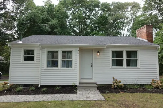 The Heart of Cape Cod - 3 bed  2 bath Hyannis Cottage