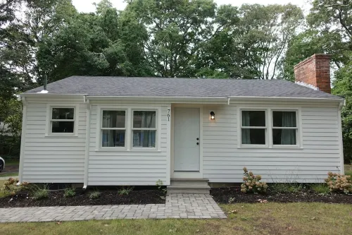 The Heart of Cape Cod - 3 bed  2 bath Hyannis Cottage